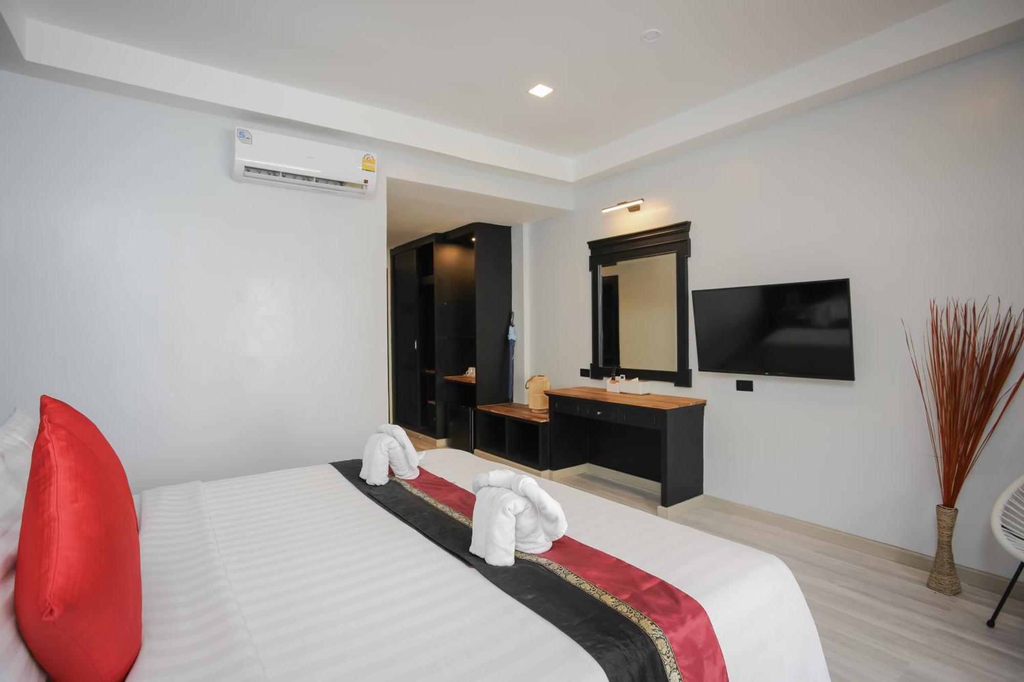Etk Patong Resort Luaran gambar