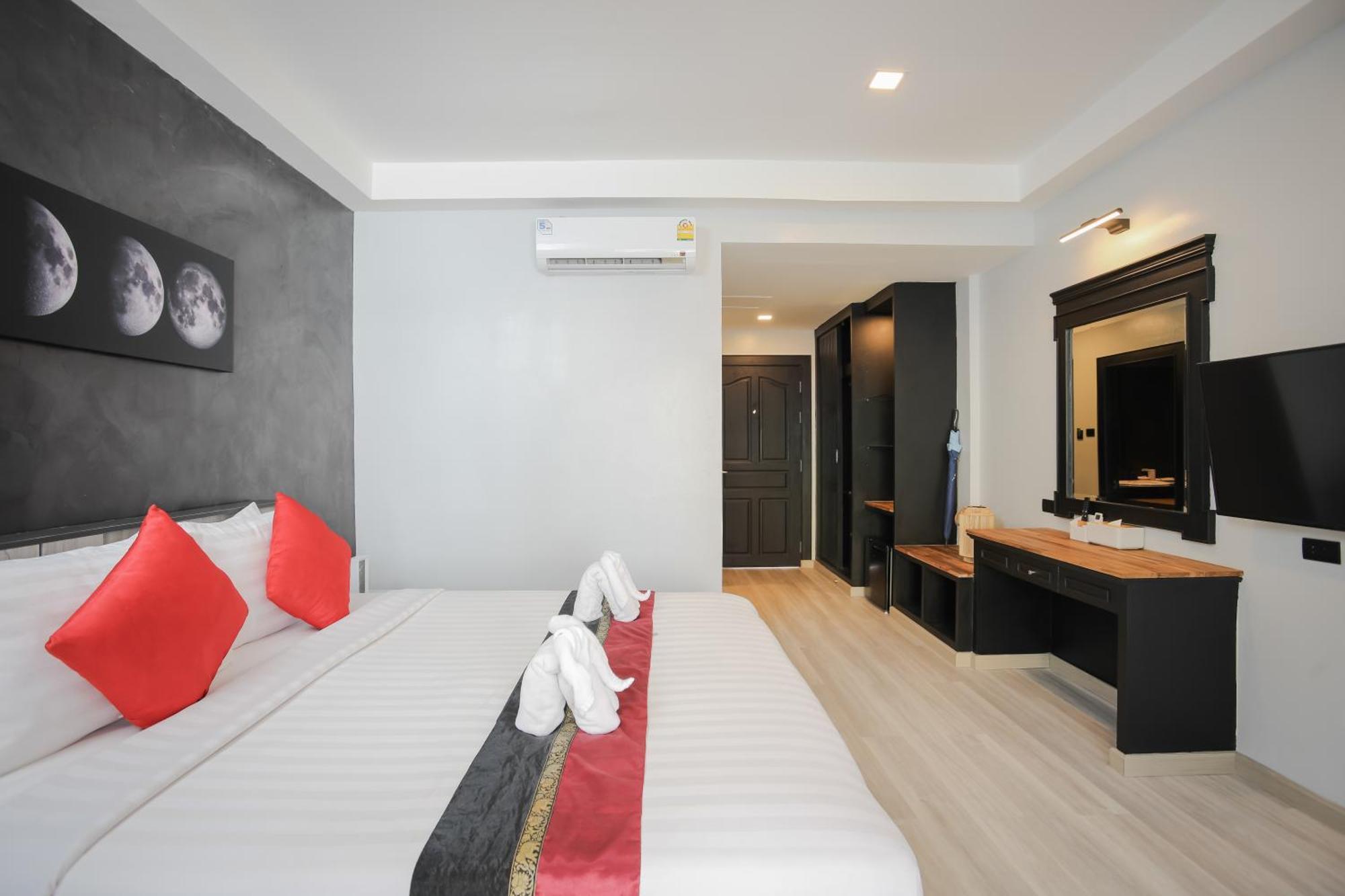 Etk Patong Resort Luaran gambar