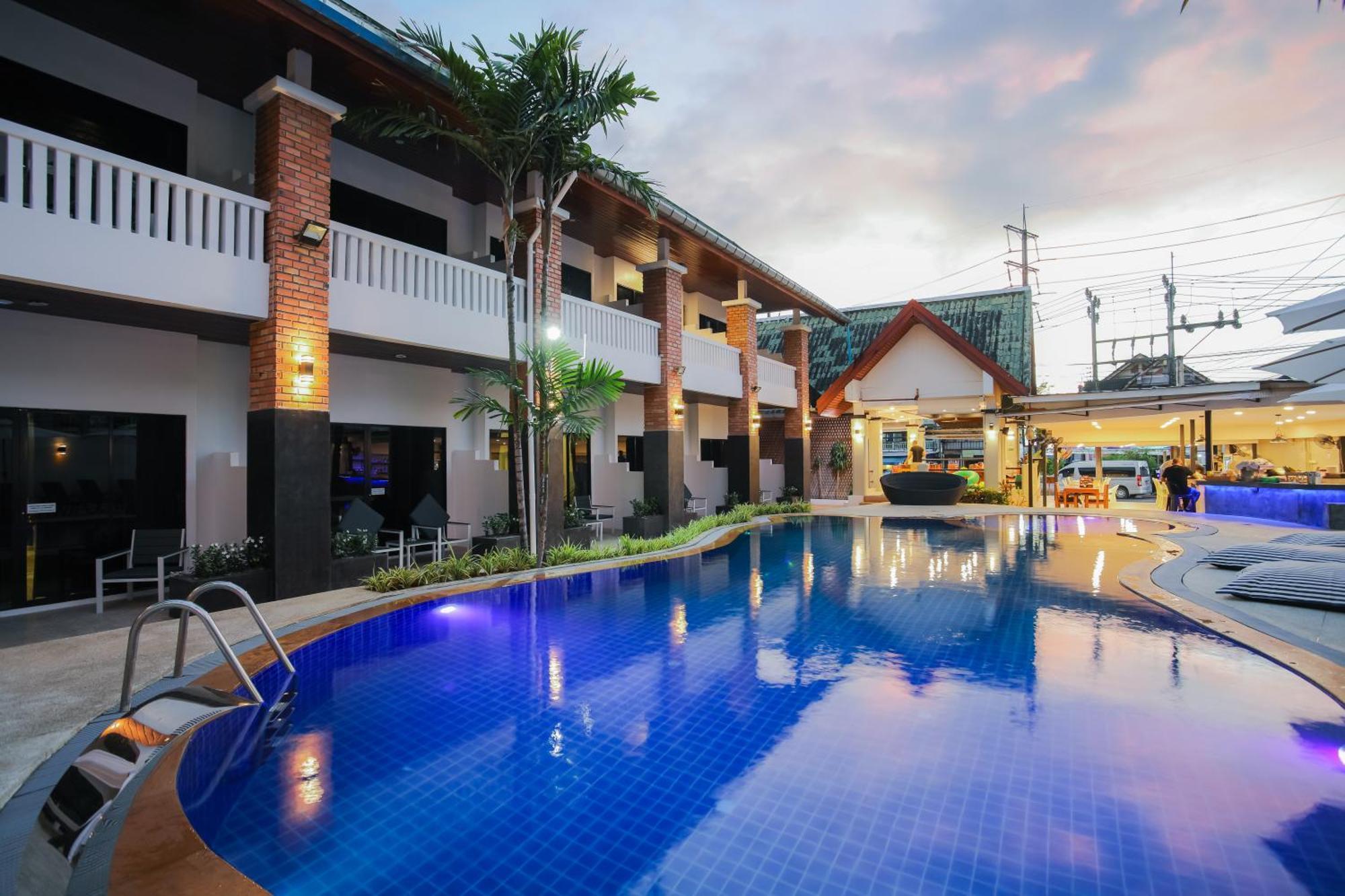 Etk Patong Resort Luaran gambar
