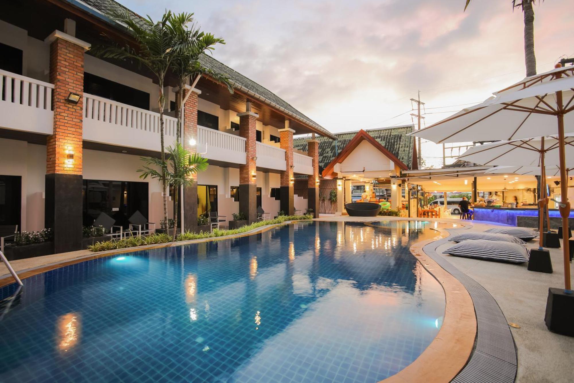 Etk Patong Resort Luaran gambar