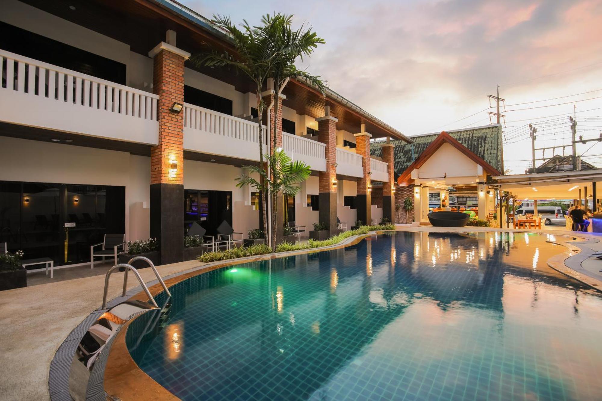 Etk Patong Resort Luaran gambar