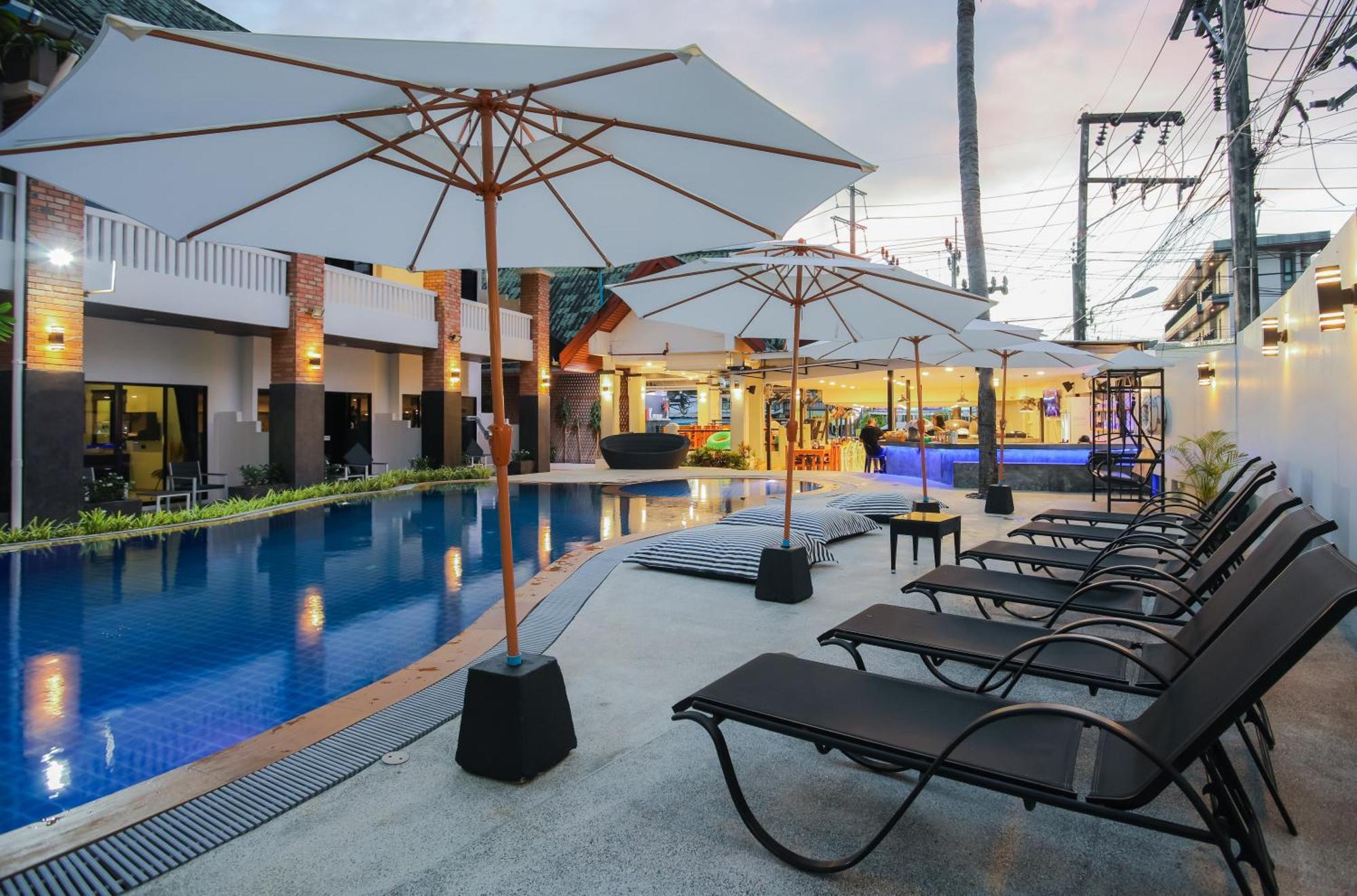 Etk Patong Resort Luaran gambar