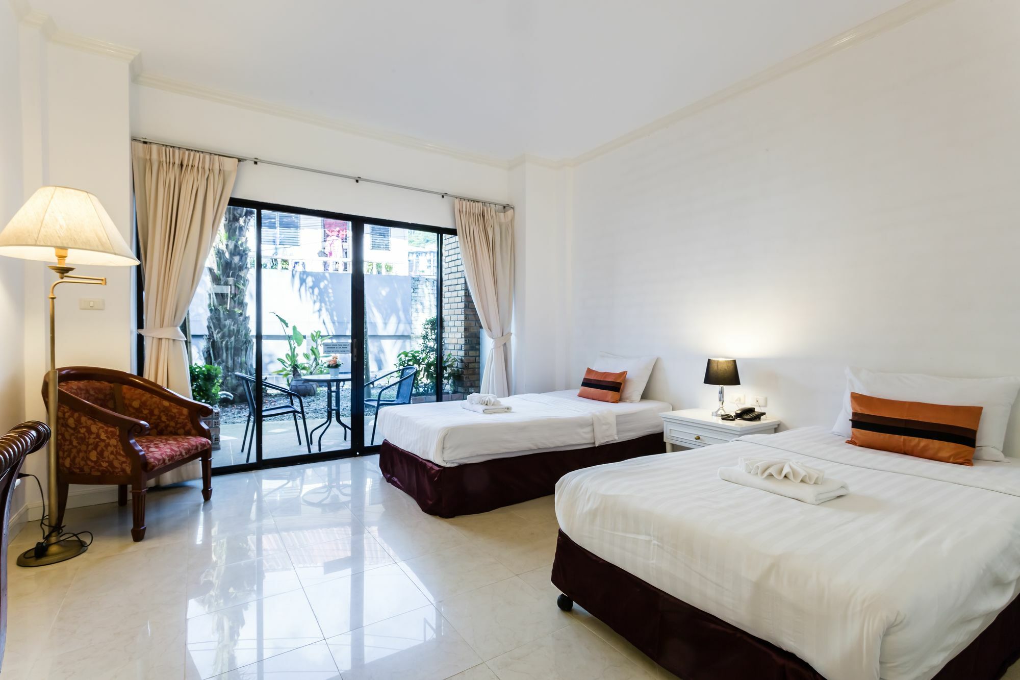 Etk Patong Resort Luaran gambar