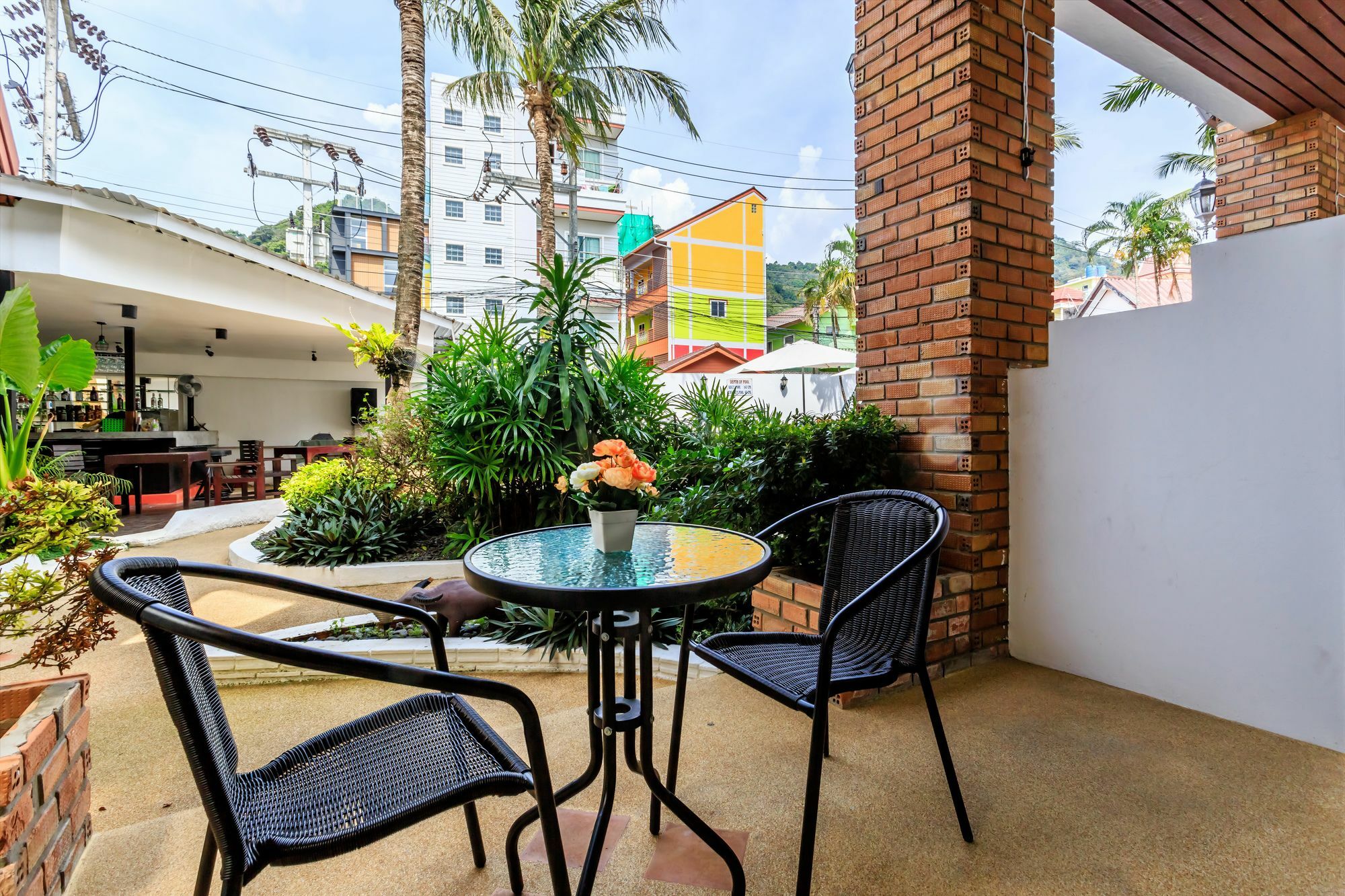 Etk Patong Resort Luaran gambar